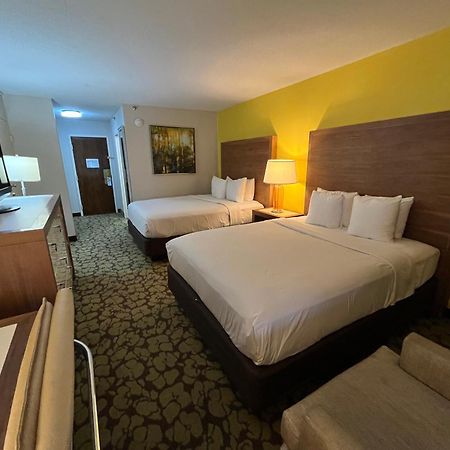 Отель Ramada Plaza By Wyndham Charlotte South End Airport Экстерьер фото