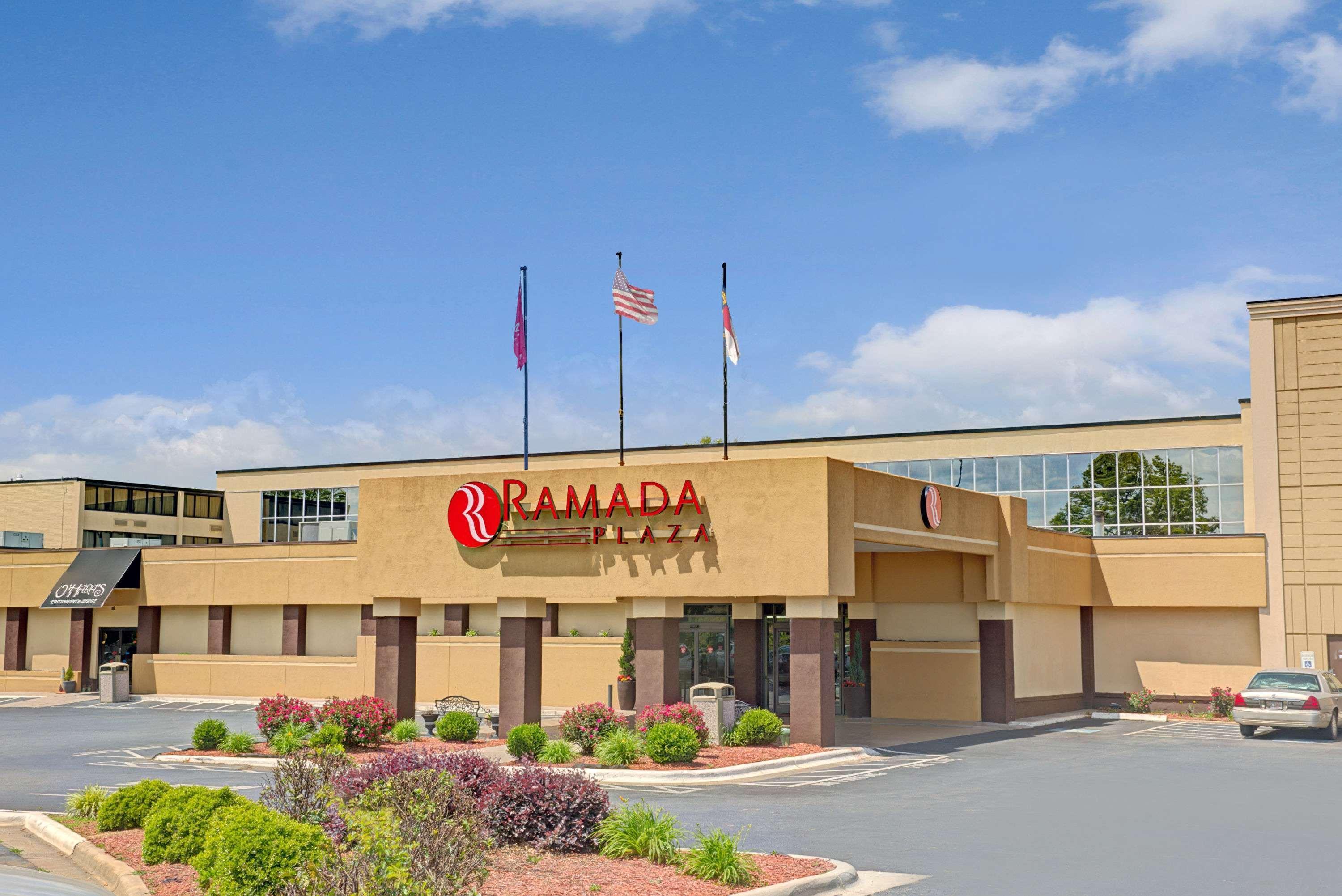 Отель Ramada Plaza By Wyndham Charlotte South End Airport Экстерьер фото