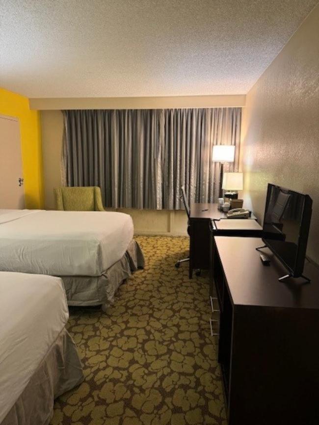 Отель Ramada Plaza By Wyndham Charlotte South End Airport Экстерьер фото