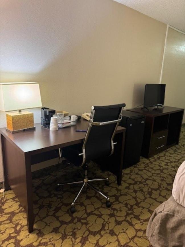 Отель Ramada Plaza By Wyndham Charlotte South End Airport Экстерьер фото