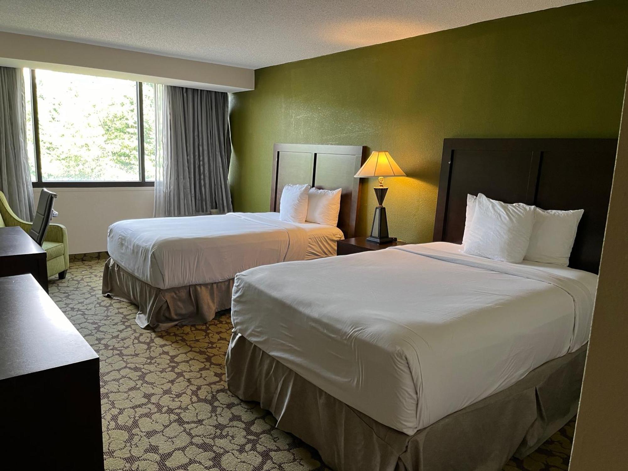 Отель Ramada Plaza By Wyndham Charlotte South End Airport Экстерьер фото