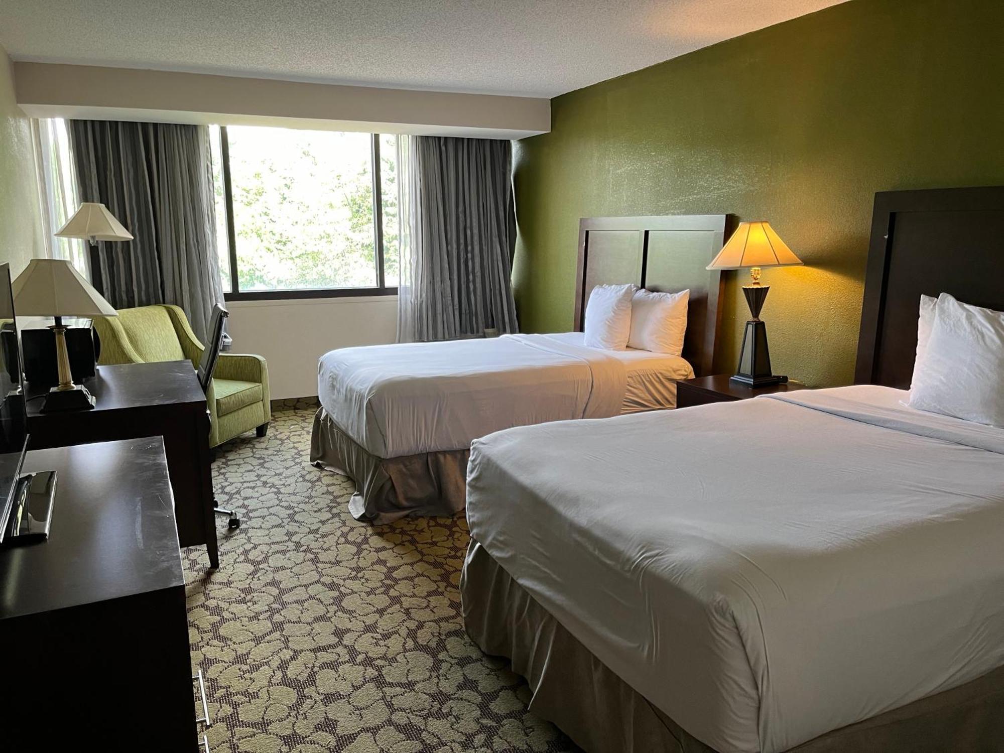 Отель Ramada Plaza By Wyndham Charlotte South End Airport Экстерьер фото