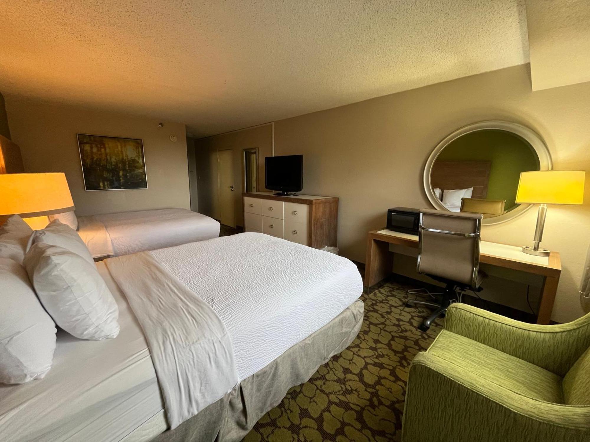 Отель Ramada Plaza By Wyndham Charlotte South End Airport Экстерьер фото