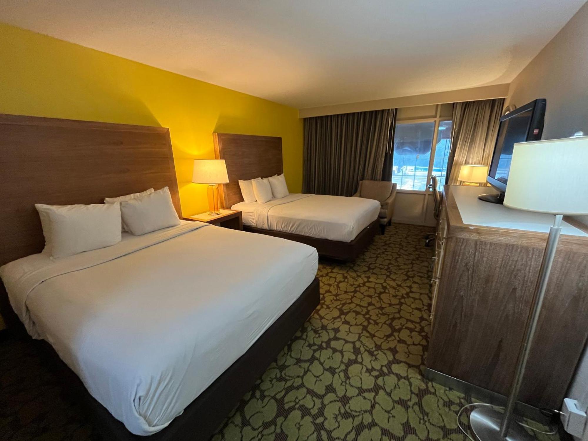 Отель Ramada Plaza By Wyndham Charlotte South End Airport Экстерьер фото