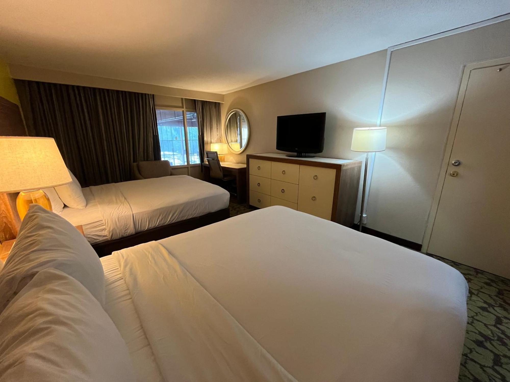 Отель Ramada Plaza By Wyndham Charlotte South End Airport Экстерьер фото
