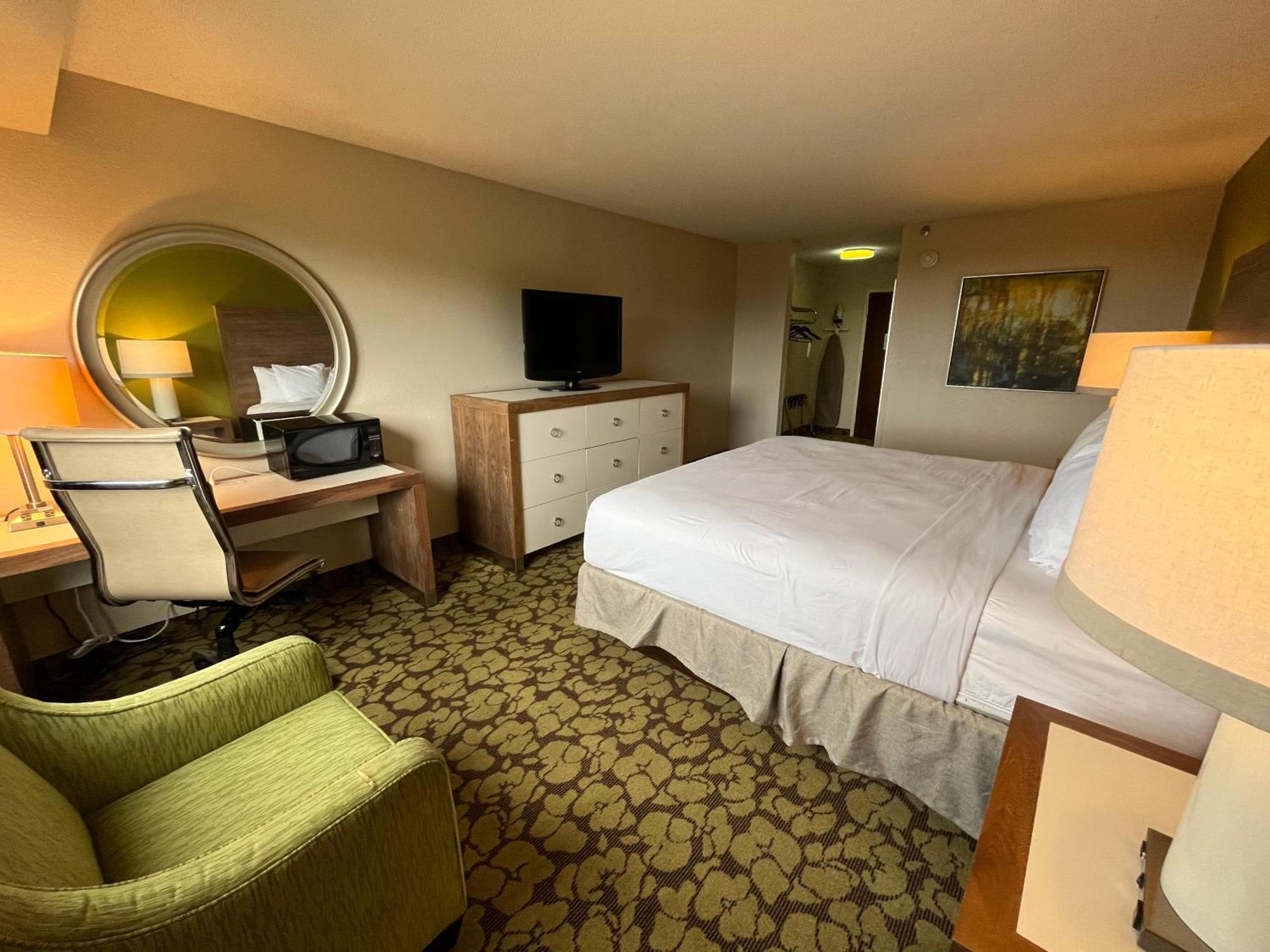 Отель Ramada Plaza By Wyndham Charlotte South End Airport Экстерьер фото