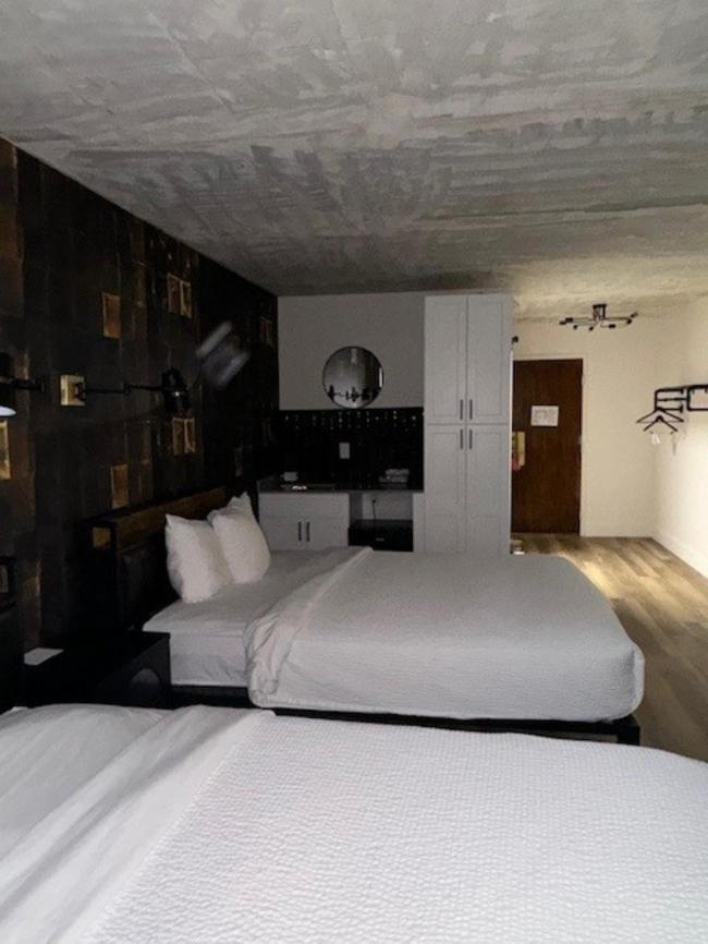 Отель Ramada Plaza By Wyndham Charlotte South End Airport Экстерьер фото