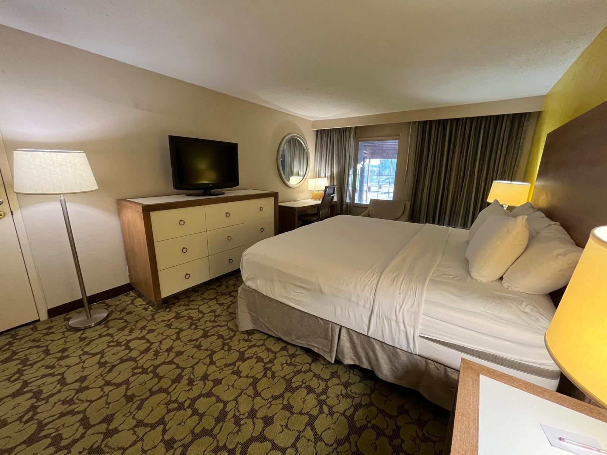 Отель Ramada Plaza By Wyndham Charlotte South End Airport Экстерьер фото