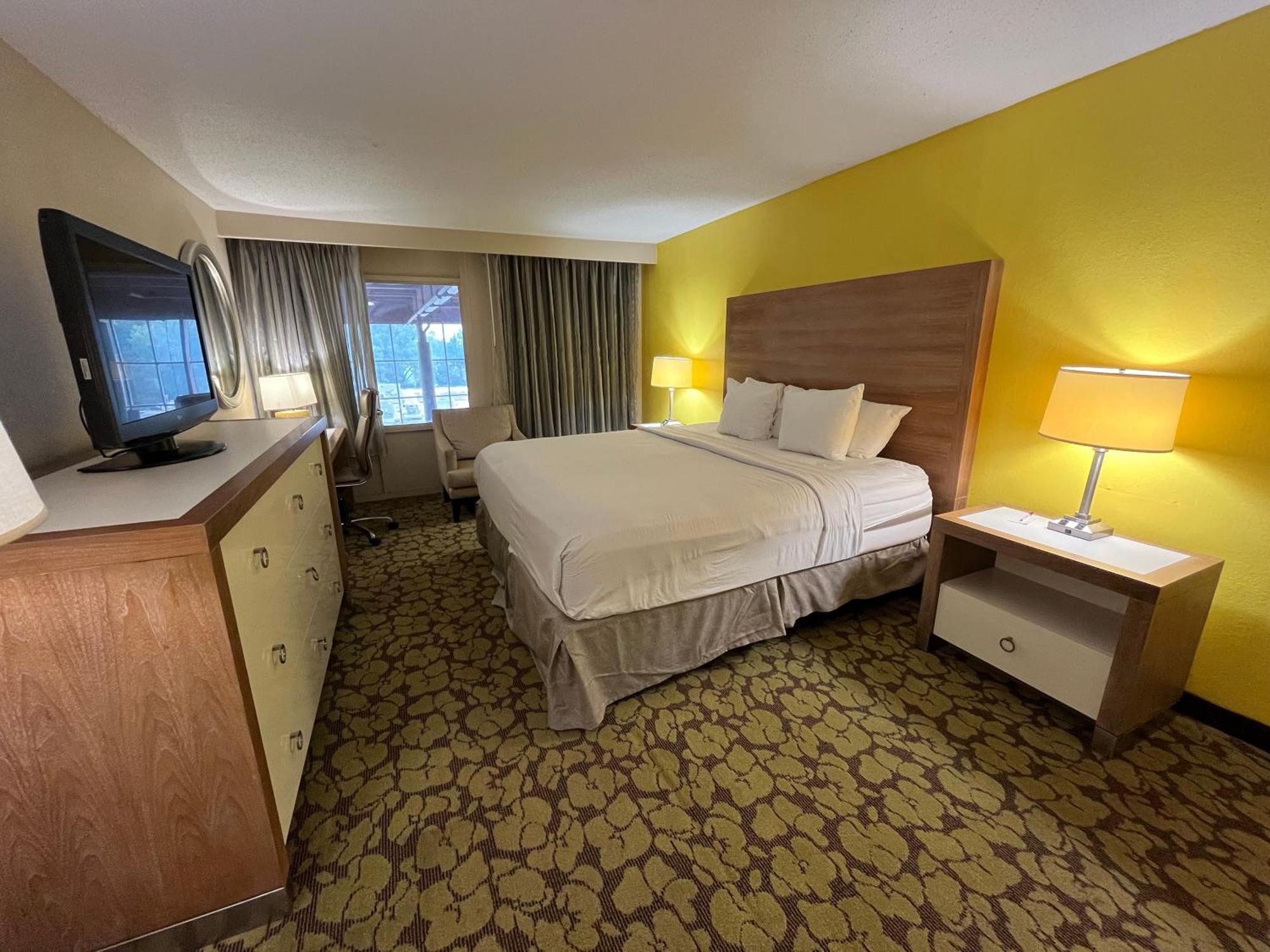 Отель Ramada Plaza By Wyndham Charlotte South End Airport Экстерьер фото